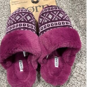 Born Size Small 5 / 6 Nordic Scandi Faux Fur Slippers NEW Women Fair Isle Scuffs